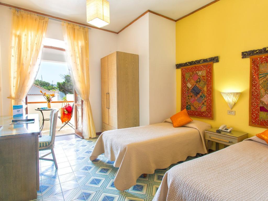Hotel La Scogliera 4*