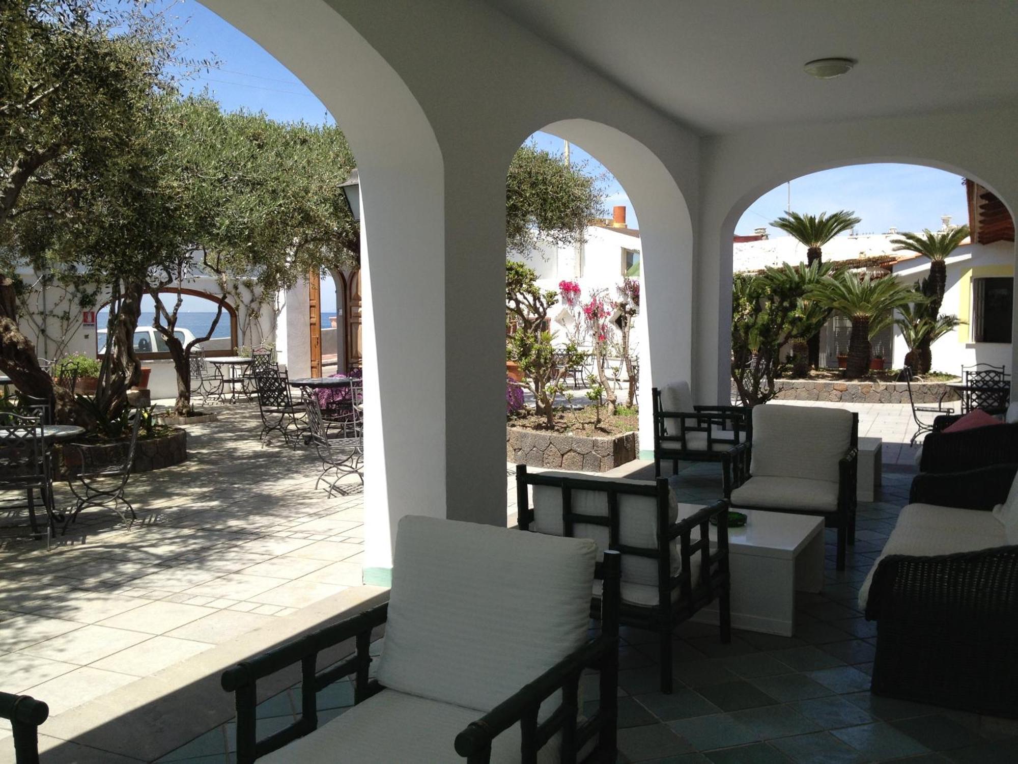 Hotel La Scogliera 4*